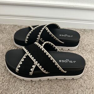 J/Slides embroidered